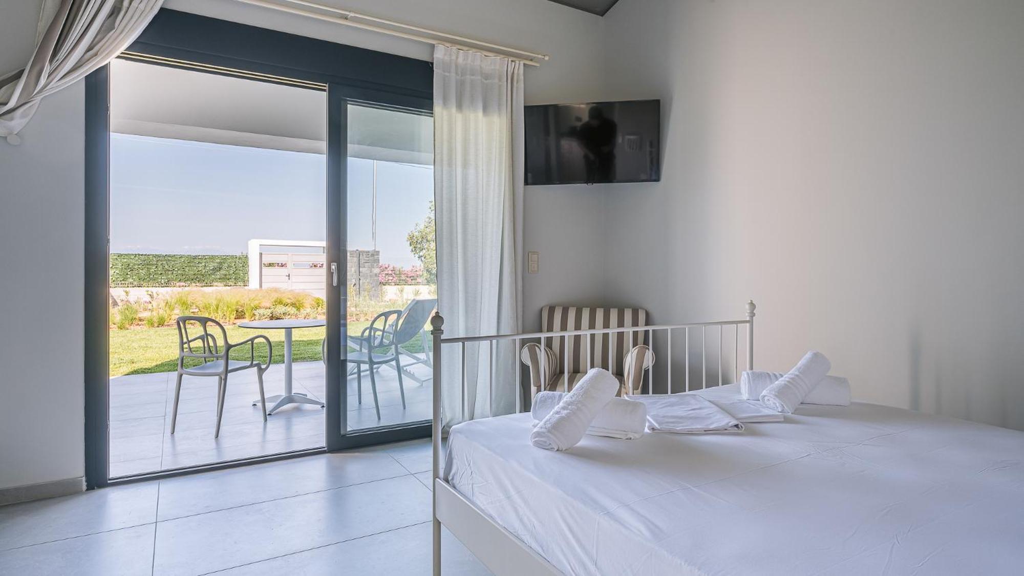Electra Beachfront Suites, Nea Irakleia Exterior foto