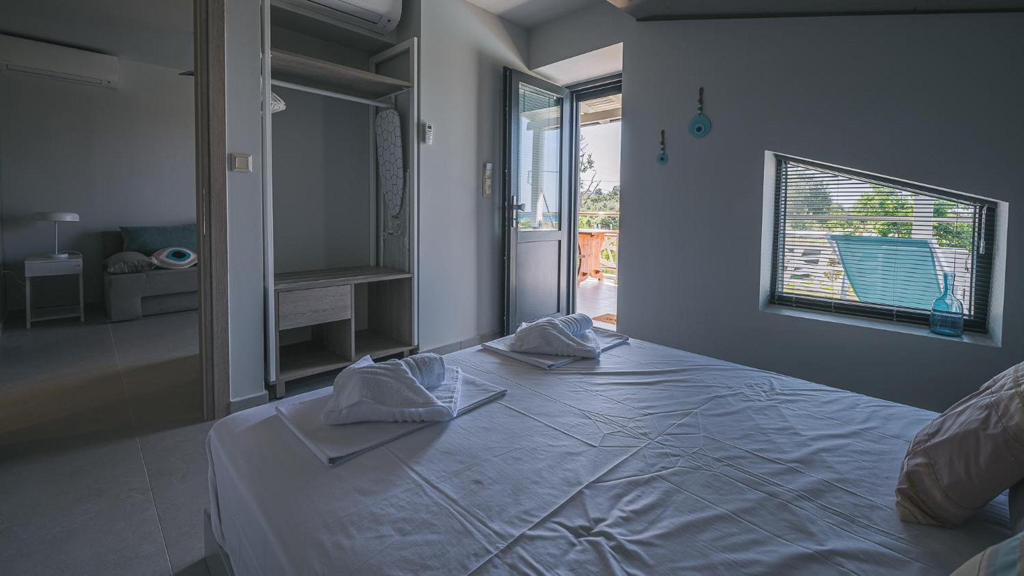 Electra Beachfront Suites, Nea Irakleia Exterior foto